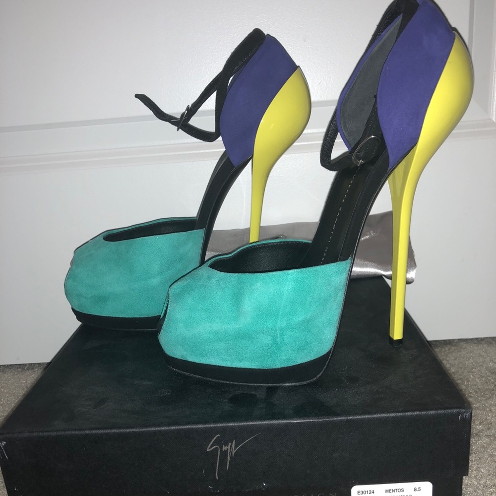 Pumps - Picture 2 of 4
